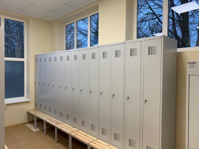 2020 metų gruodį VVN įmonei „Valmieras Namsaimnieks“ pristatė ir sumontavo metalines spintas.4